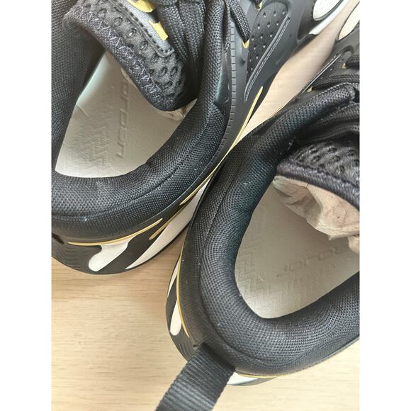 Jordan Heir White and Black Basketball Sneaker - Size 7.5M - Mint